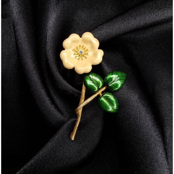 Vintage Metropolitan Museum Of Art Flower Brooch Cream & Green - Picture 2 of 6